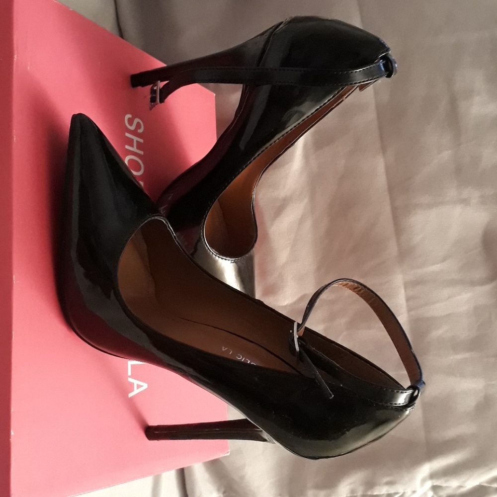 High heel pumps